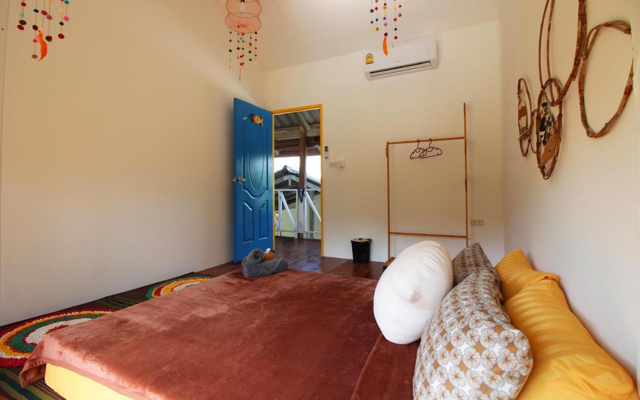 Malee Malee Guesthouse Ко-Ланта Екстер'єр фото
