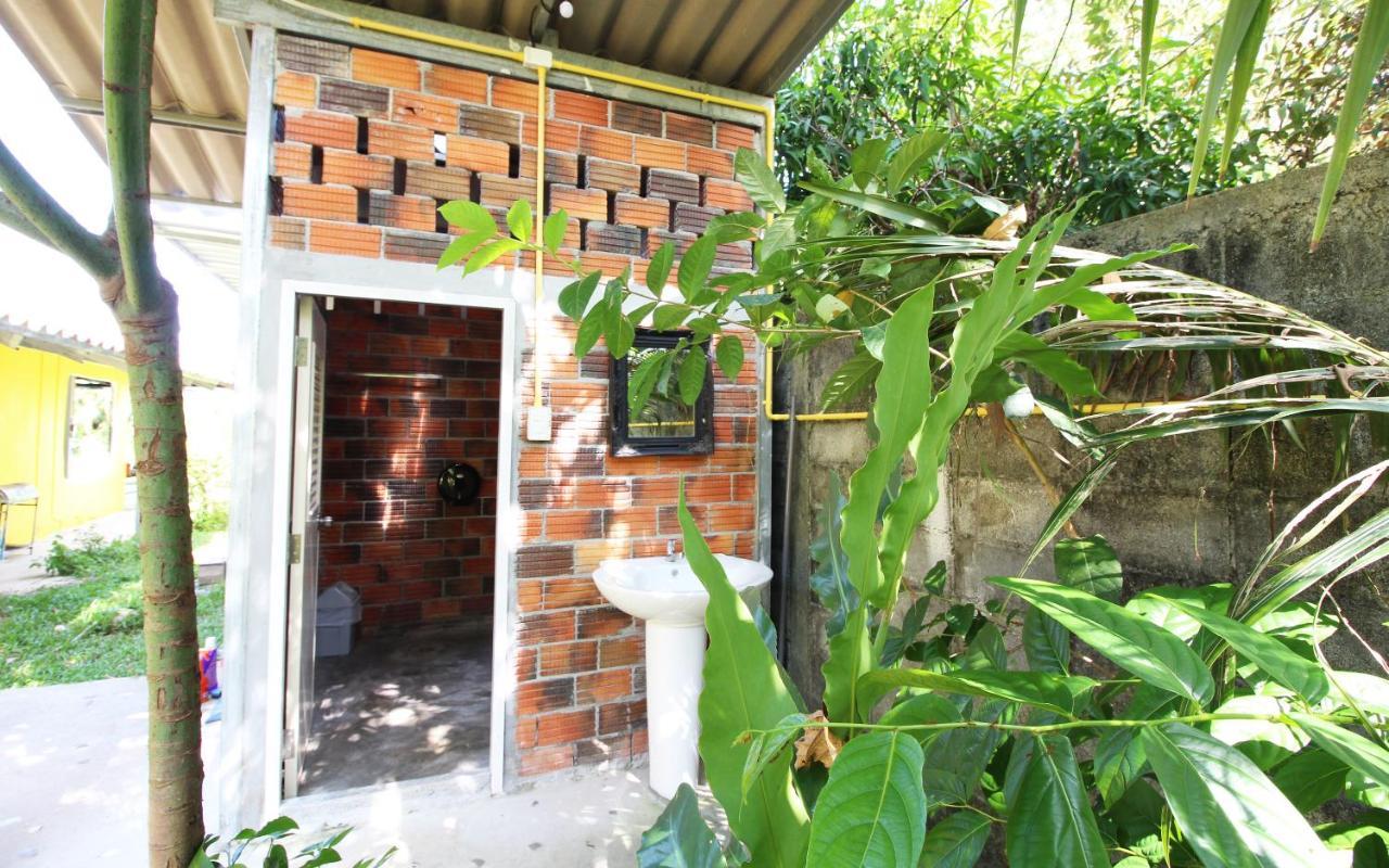 Malee Malee Guesthouse Ко-Ланта Екстер'єр фото